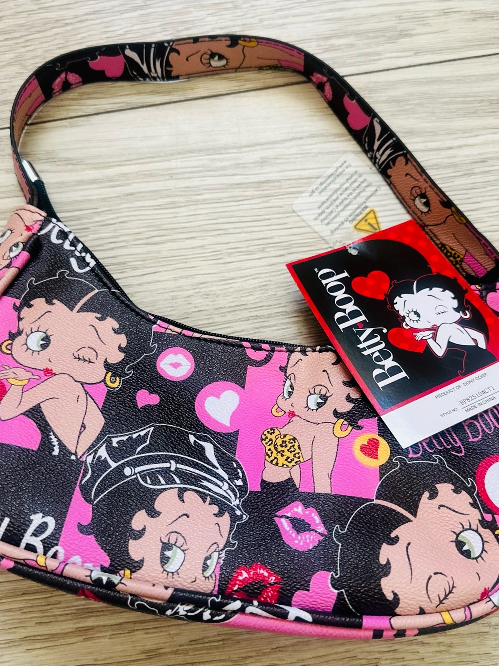 Betty Boop Black and Pink Graphic Shoulder Bag - Picture 5 of 7